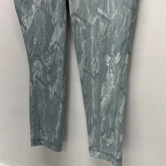 Lululemon Swift Speed Capri High Rise Cropped Leggings Pants 21" Chevron Blue 6 - Picture 6 of 9